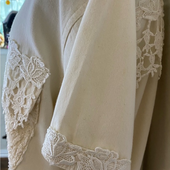 Upper West Side Shirt with Lace Accent - Picture 4 of 10